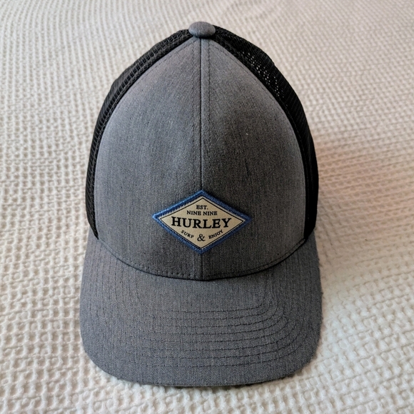 Hurley Flexfit Grey and Black Cap with Patch Logo - Picture 1 of 7